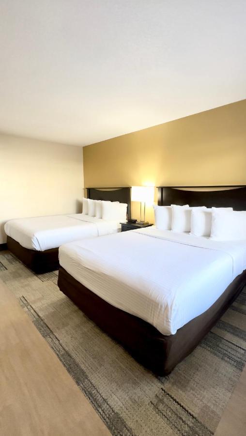 Stanford Inn & Suites Anaheim Exterior photo